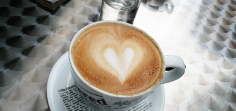 Lieblingsorte - ein Kaffee mit Schaumherz im Café