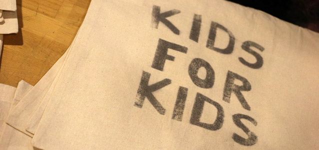 Stoffbeutel mit der Aufschrift "KIDS FOR KIDS"
